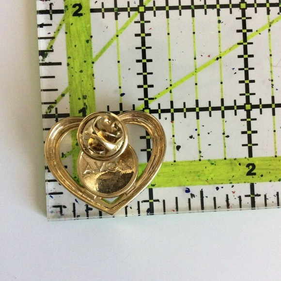 Avon Gold Tone Brooch Pin Open Heart Earth Globe - Picture 4 of 4